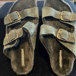 Suede Buckle Sandals - Green